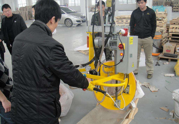 帶卷香蕉视频在线网站|帶卷真空大香蕉视频在线搬運車